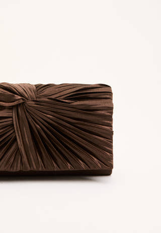 Knot Clutch