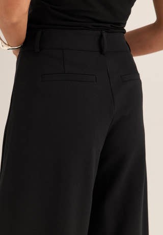 Soft Suit Barrel Trousers Black