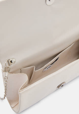 Knot Clutch