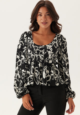 Structure Flounce Top