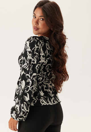 Structure Flounce Top