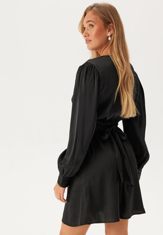 bubbleroom-wrap-ls-structured-dress-black_1