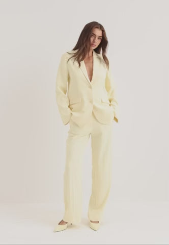 oversized-l-s-blazer-light-yellow-1188841743.mp4